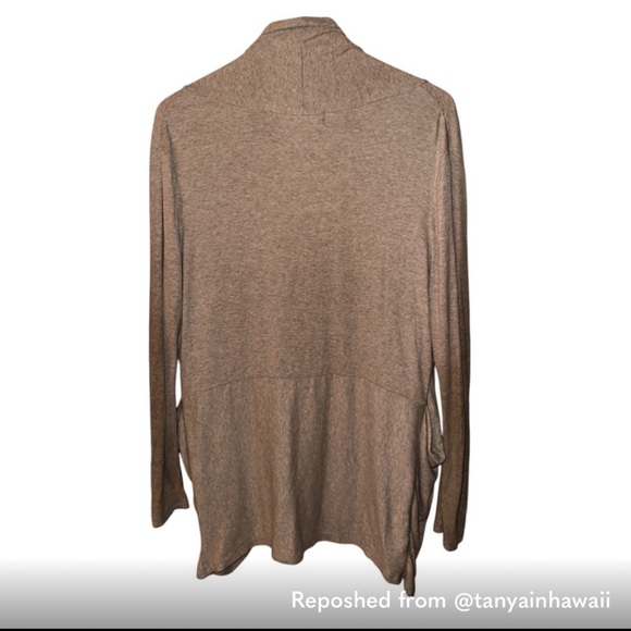 Fighting Eel Oatmeal Colored Cardigan Size Small/Medium - Picture 7 of 7